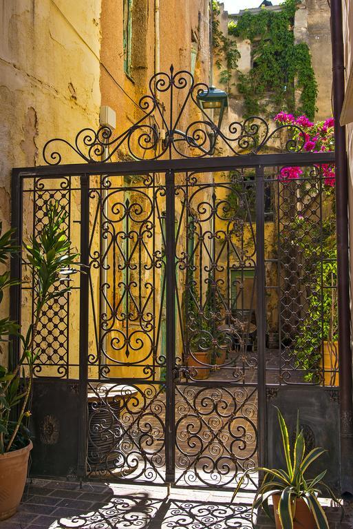 Ionas Boutique Hotel ハニア エクステリア 写真